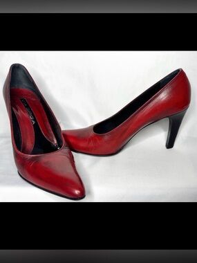 Via Spiga Red Pointed-Toe Leather Pumps